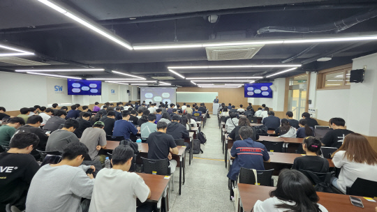 경산이노베이션아카데미가 22일 대구가톨릭대학에서 '42경산모집설명회'를 개최하고 있다. 경산이노베이션아카데미 제공